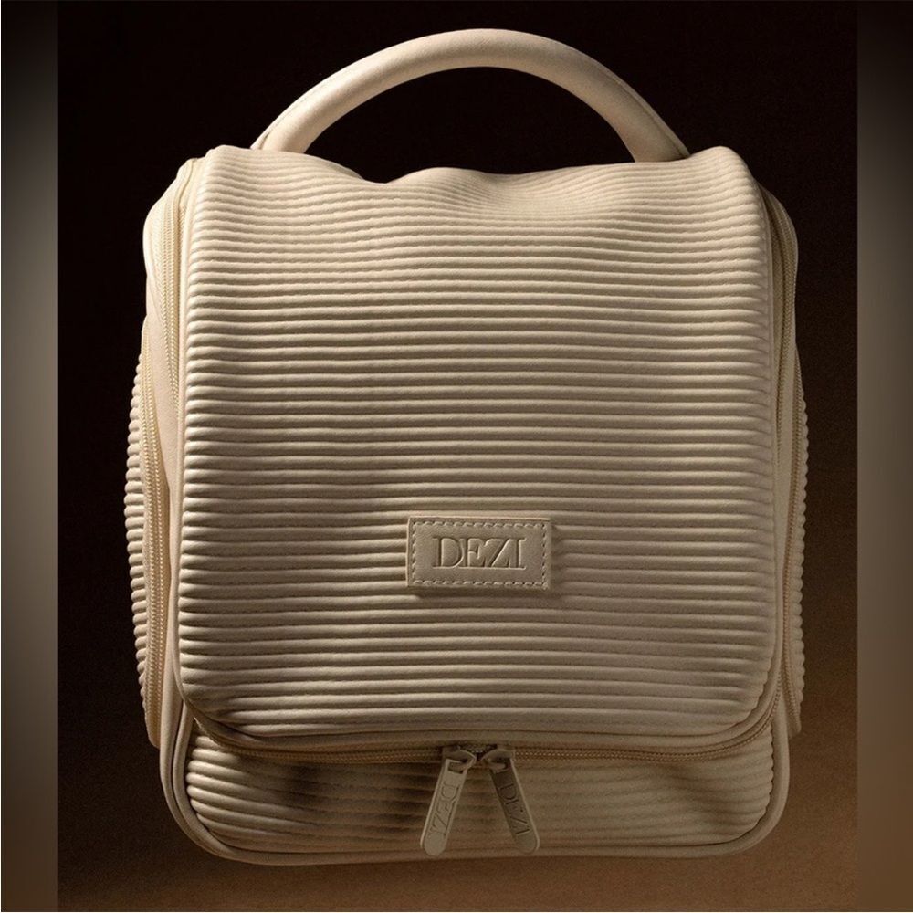 Dezi Skin Pack It All-Multi-Purpose Hanging Travel Bag. NEW - Picture 4 of 6
